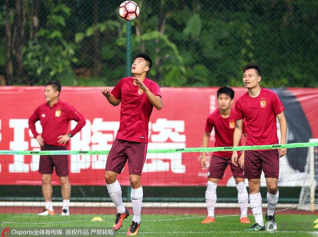 罗马诺和迪马济奥指出，这位尼日利亚前锋已经签下了期限到2026年的新合同，相关文件也准备完毕，球员工资大幅提升。